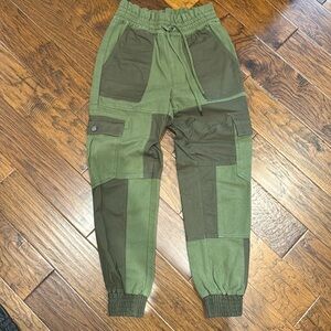 Alice + Olivia cargo joggers